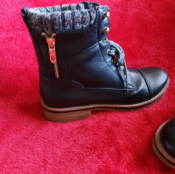 Tommy Hilfiger black boots 8 medium - Picture 4 of 9